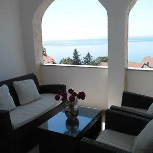 Apartment Mirta
